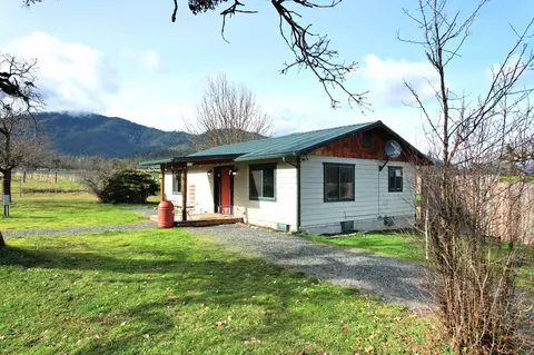 17275 Water Gap Rd, Williams, OR 97544