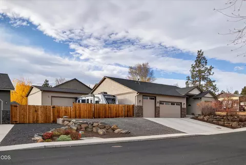 2793 SW 33rd St, Redmond, OR 97756