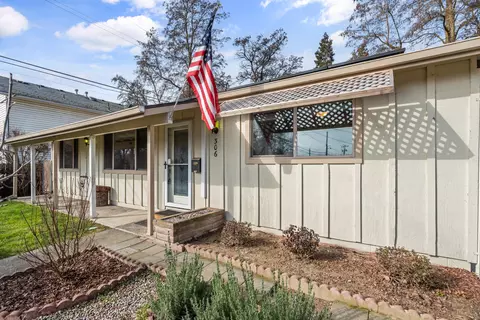 306 SW 3rd St, Grants Pass, OR 97526