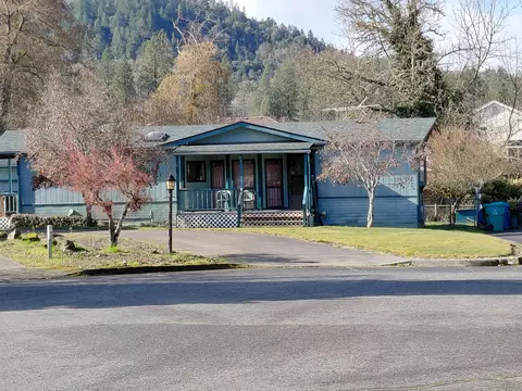 421 Bayard Dr, Grants Pass, OR 97527
