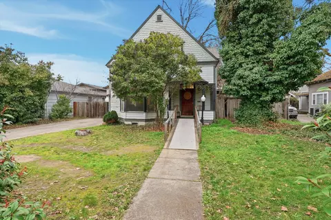 425 S Oakdale Ave, Medford, OR 97501