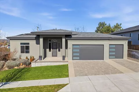 3261 Sky Way, Medford, OR 97504