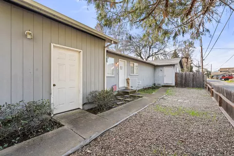 408 SE 10th St, Grants Pass, OR 97526