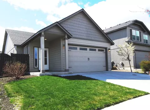 2474 NW Kingwood Ave, Redmond, OR 97756