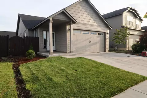 2474 NW Kingwood Ave, Redmond, OR 97756