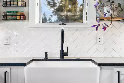 Kitchen - 21150 SW Gift Rd, Bend, OR 97703 photo 2 of 4