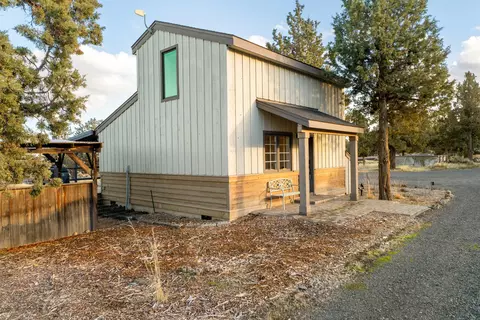 Exterior - 21150 SW Gift Rd, Bend, OR 97703 photo 2 of 12