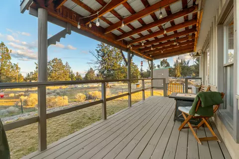 Exterior - 21150 SW Gift Rd, Bend, OR 97703 photo 8 of 12