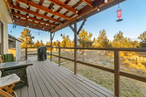 Exterior - 21150 SW Gift Rd, Bend, OR 97703 photo 7 of 12