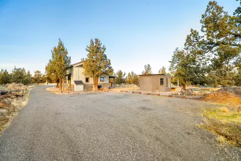 Exterior - 21150 SW Gift Rd, Bend, OR 97703 photo 4 of 12
