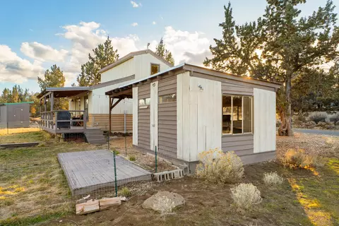 Exterior - 21150 SW Gift Rd, Bend, OR 97703 photo 3 of 12