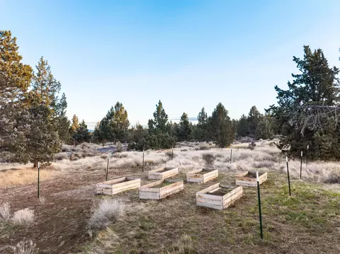 Exterior - 21150 SW Gift Rd, Bend, OR 97703 photo 11 of 12