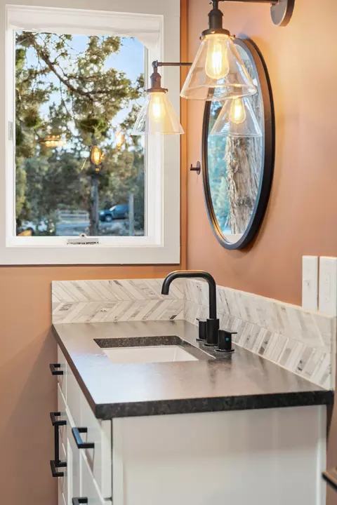 Bath - 21150 SW Gift Rd, Bend, OR 97703 photo 1 of 3
