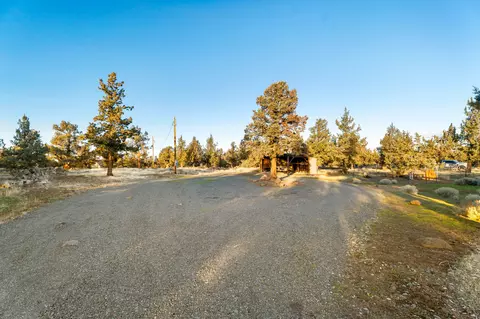 Exterior - 21150 SW Gift Rd, Bend, OR 97703 photo 6 of 12