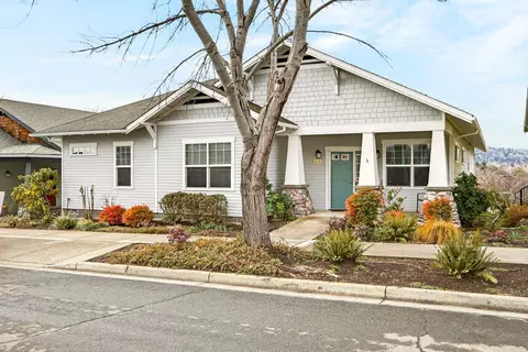 843 Plum Ridge Dr, Ashland, OR 97520