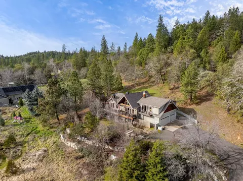 252 Frontier Ln, Grants Pass, OR 97526