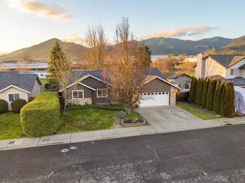 2074 SE Kayleigh Way, Grants Pass, OR 97526