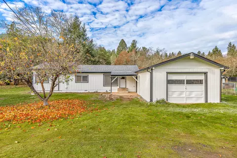 180 Long Acres Rd, Grants Pass, OR 97527