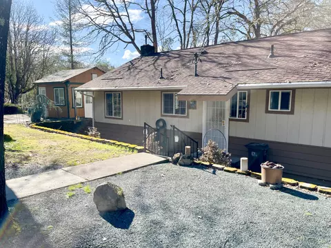 5191 Cloverlawn Dr, Grants Pass, OR 97527