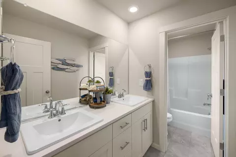 Bath - 63206 NE Carly Ln, Bend, OR 97701 photo 1 of 3