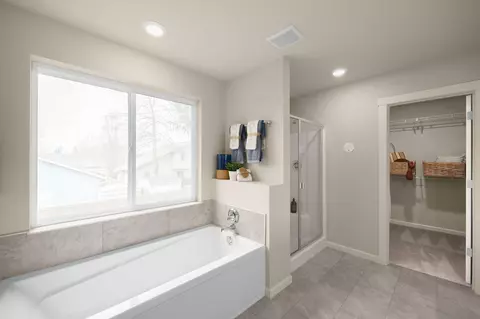 Bath - 63206 NE Carly Ln, Bend, OR 97701 photo 3 of 3