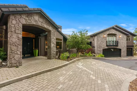 1122 NW Foxwood Pl, Bend, OR 97703