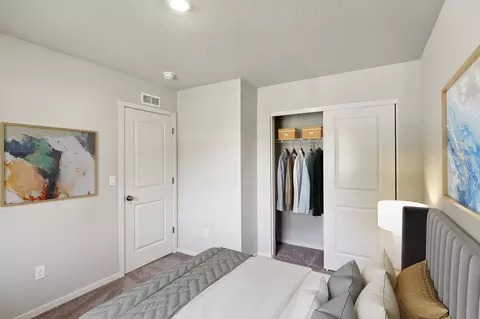 Bedroom - 16663 Grey Pine St, La Pine, OR 97739 photo 2 of 6