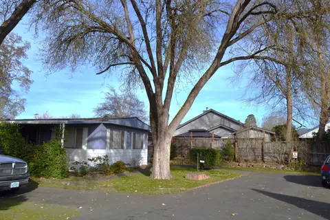 285 Lakeview Dr, Grants Pass, OR 97526