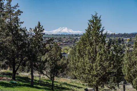 se claremont drive, Madras, OR 97741