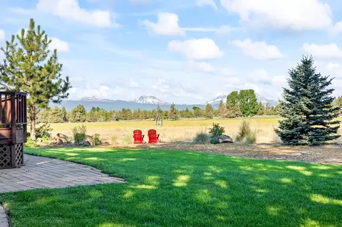 Exterior - 19190 Pinehurst Rd, Bend, OR 97703 photo 3 of 7