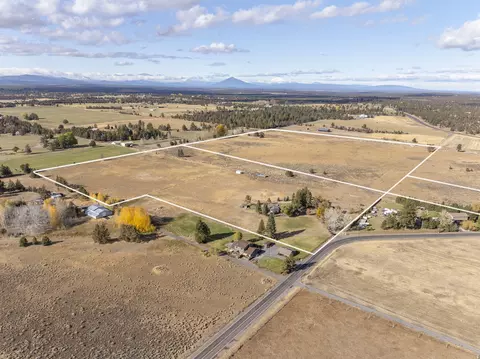 View/Area - 19190 Pinehurst Rd, Bend, OR 97703 photo 6 of 9