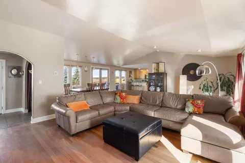 Living - 19190 Pinehurst Rd, Bend, OR 97703 photo 1 of 2