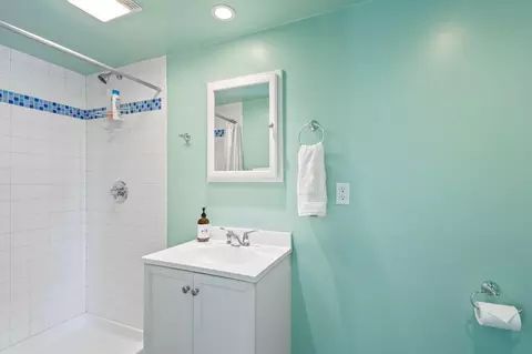 Bath - 19190 Pinehurst Rd, Bend, OR 97703 photo 3 of 3