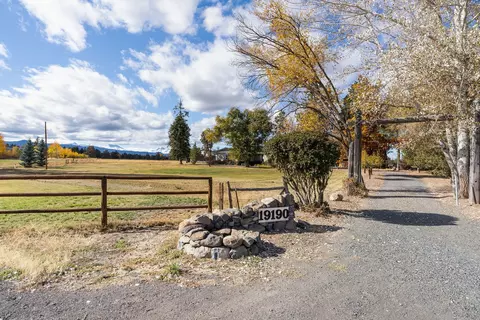 Exterior - 19190 Pinehurst Rd, Bend, OR 97703 photo 5 of 7