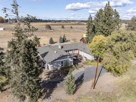 View/Area - 19190 Pinehurst Rd, Bend, OR 97703 photo 2 of 9