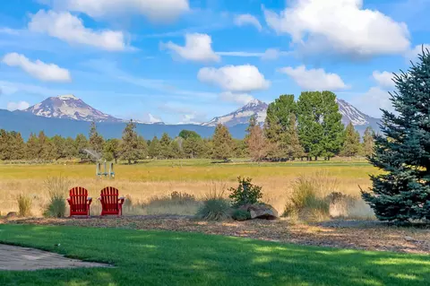 Exterior - 19190 Pinehurst Rd, Bend, OR 97703 photo 1 of 7