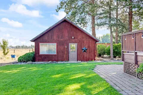 Exterior - 19190 Pinehurst Rd, Bend, OR 97703 photo 4 of 7