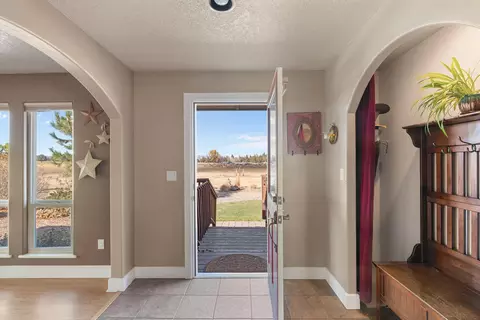 Entry Way - 19190 Pinehurst Rd, Bend, OR 97703 photo 1 of 1