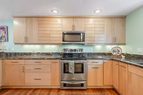 Kitchen - 19190 Pinehurst Rd, Bend, OR 97703 photo 2 of 2