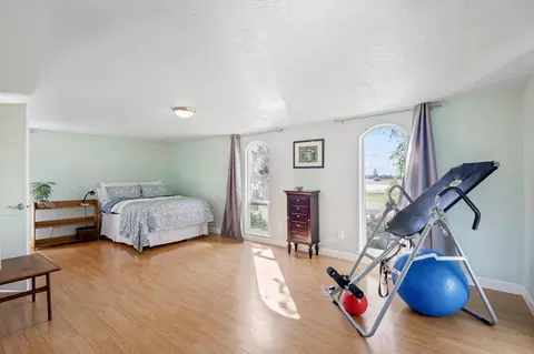 Bedroom - 19190 Pinehurst Rd, Bend, OR 97703 photo 2 of 2