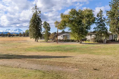 Exterior - 19190 Pinehurst Rd, Bend, OR 97703 photo 6 of 7