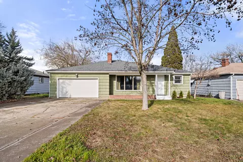 1124 Mt Pitt Ave, Medford, OR 97501