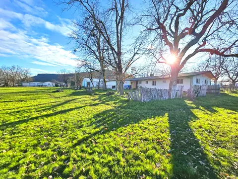 11220 Duggan Rd, Central Point, OR 97502