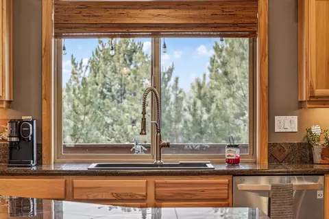 Kitchen - 63419 Barton View Pl, Bend, OR 97701 photo 4 of 6