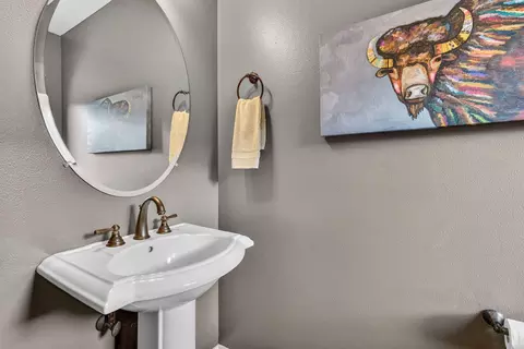 Bath - 63419 Barton View Pl, Bend, OR 97701 photo 3 of 4