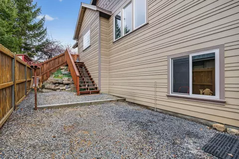 Exterior - 63419 Barton View Pl, Bend, OR 97701 photo 6 of 9