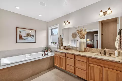Bath - 63419 Barton View Pl, Bend, OR 97701 photo 1 of 4