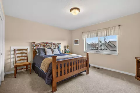 Bedroom - 63419 Barton View Pl, Bend, OR 97701 photo 6 of 6