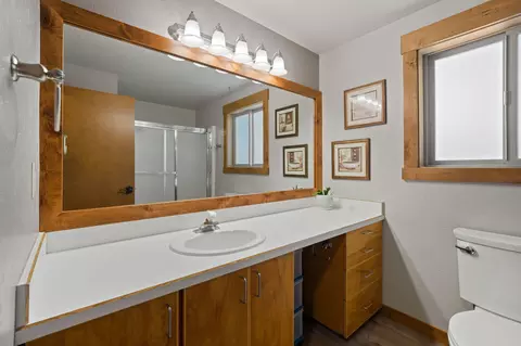 Bath - 56532 Eclipse Dr, Bend, OR 97707 photo 3 of 4