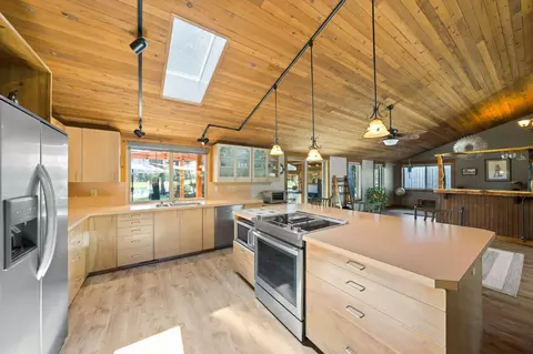 Kitchen - 56532 Eclipse Dr, Bend, OR 97707 photo 5 of 5